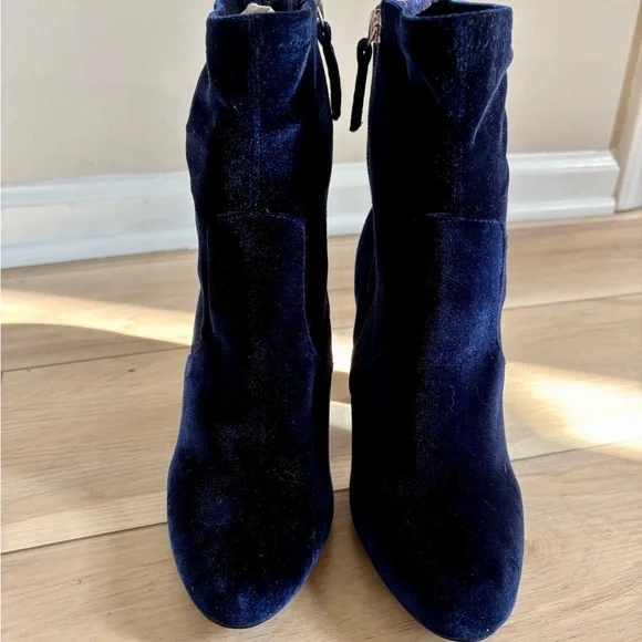 Elegant Blue Velvet Ankle Boots - Picture 7 of 8